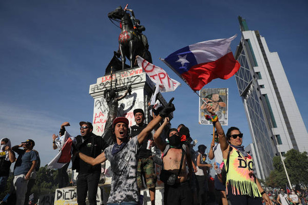 칠레 반정부 시위 모습 ⓒAP