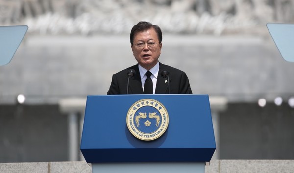 문재인 대통령이 6일 대전 유성구 국립대전현충원에서 열린 제65회 현충일 추념식에 참석해 추념사를 하고 있다 ⓒ뉴시스