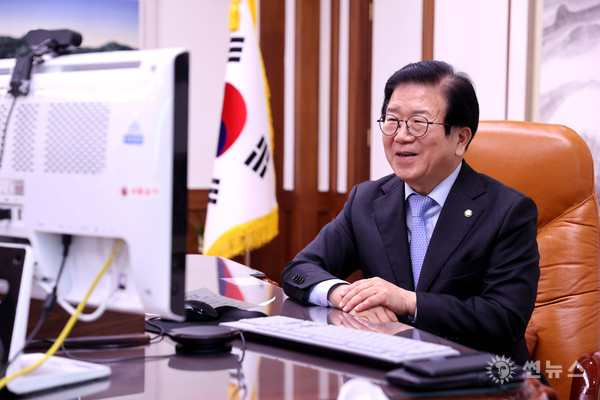 박병석 국회의장은 12일 오후 안드레아스 노를리엔 의장과 화상 통화를 했다.