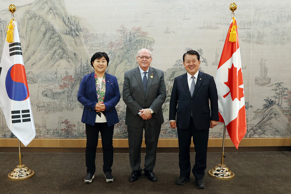 서영교 행정안전위원장(왼쪽부터)과 퓨리 캐나다 상원의장, 김병주 국회의원