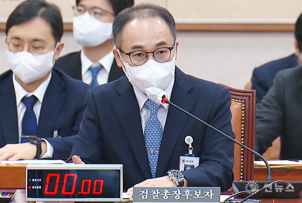 5일 서울 여의도 국회에서 열린 이원석 검찰총장후보자 인사청문회에서 이 후보자가 의원들의 질의에 답변하고 있다