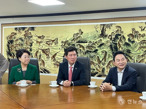 원희룡 국토부장관(오른쪽에서부터), 구자근 국회의원, 이달희 경북경제부지사