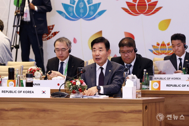 김진표 의장이 G20 의장회의에서 연설하고 있다