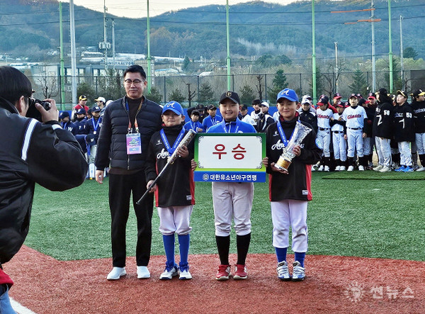 경북 안동시유소년야구단이 강원도 양구에서 열린 '제2회 청춘양구 전국유소년야구대회'에서 우승을 차지했다