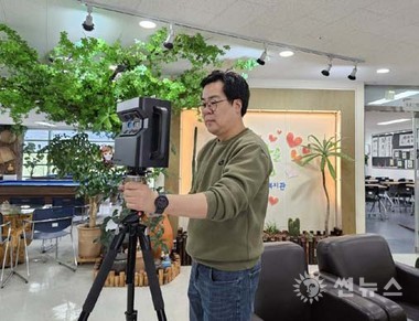 사근동노인복지관에서 3D VR 촬영을 하고있는 차민철 대표